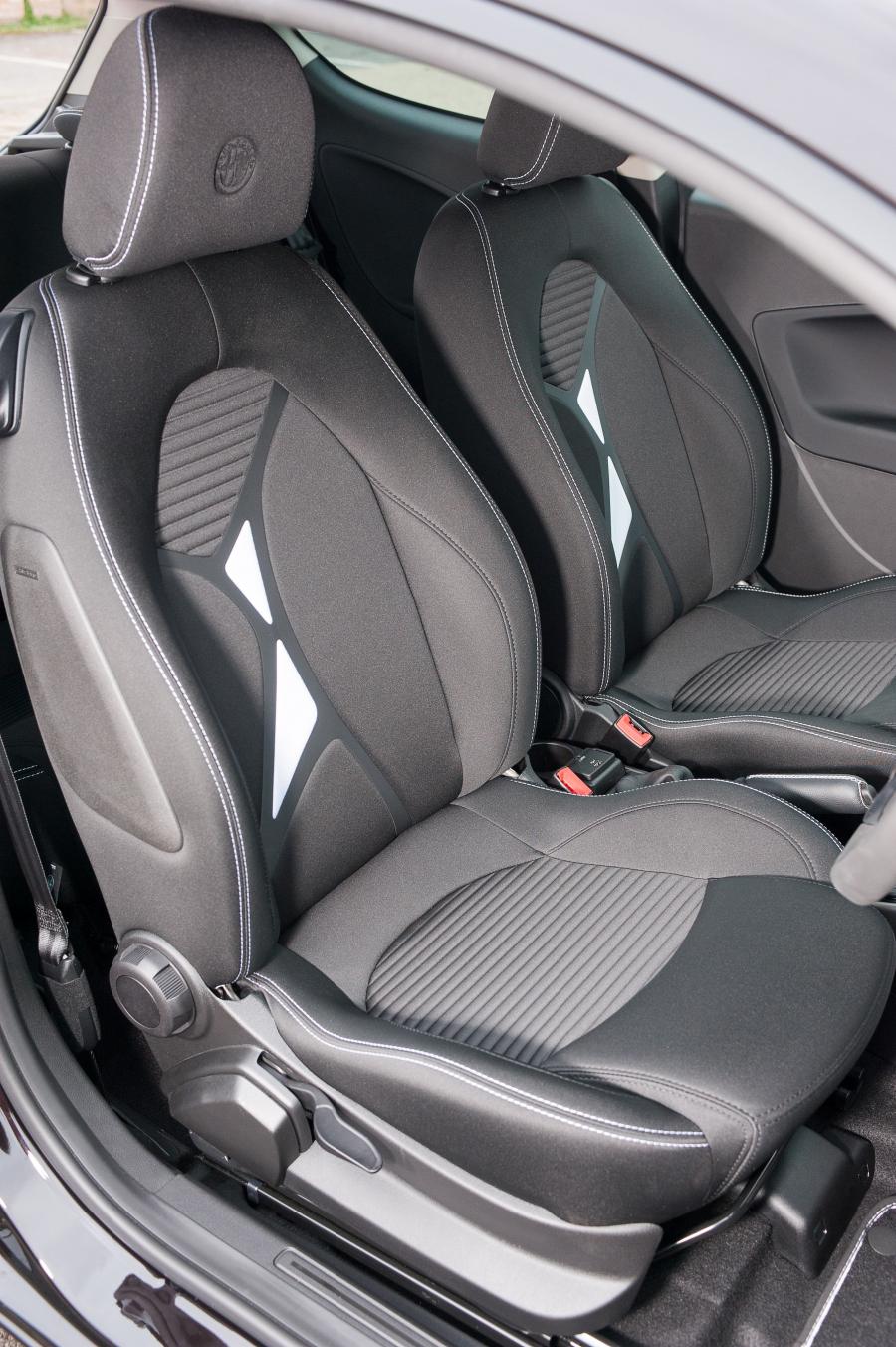 Интерьер Alfa Romeo MiTo Junior (955) 2015 года  (UK) (фото 9 из 9)